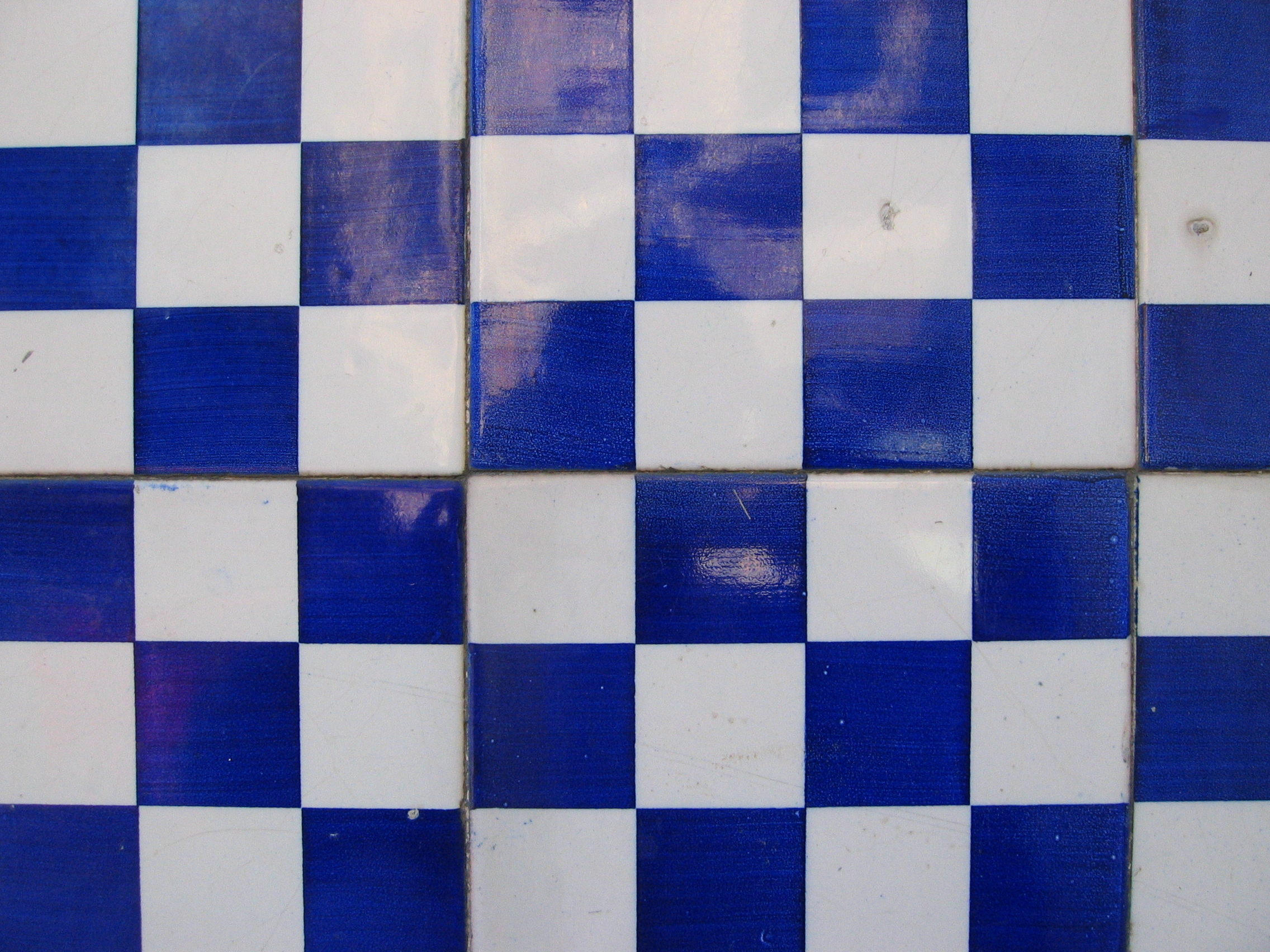 Blue_and_white_tiles